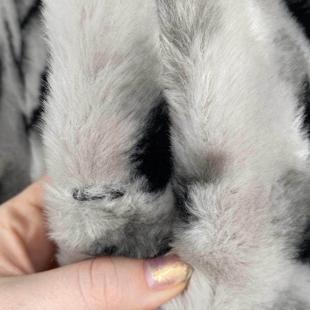 Outdoor Edition by Parkhurst Silver and Black Faux Fur Long Vest - Picture 4 of 10